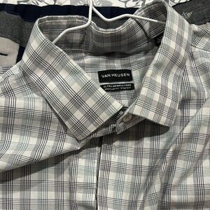 Men’s Van Huesen dress shirt